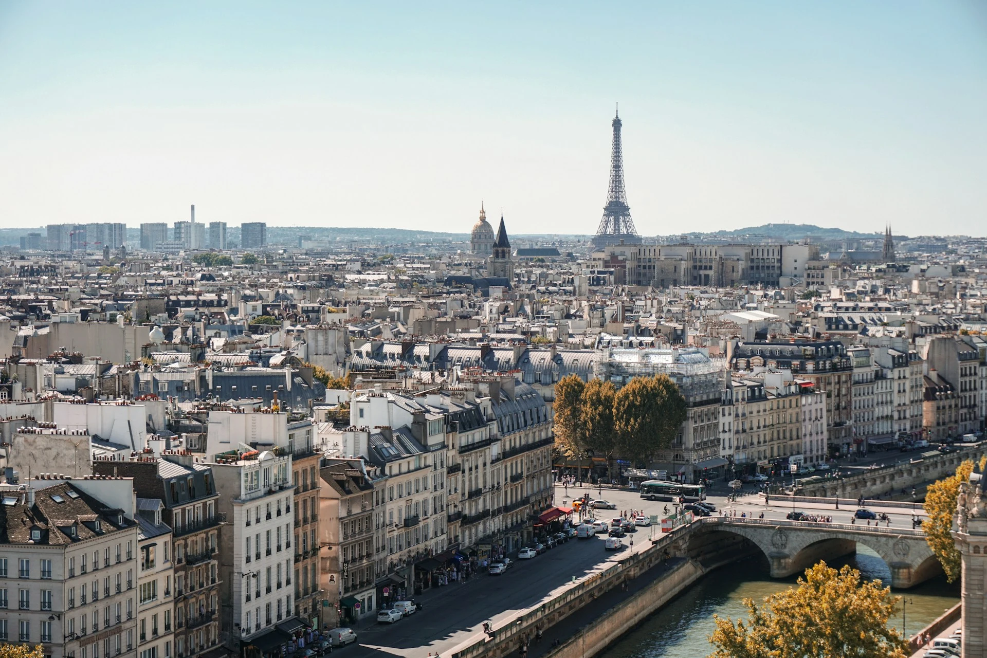 Paysage de Paris, rue et tour eiffel, vue du haut